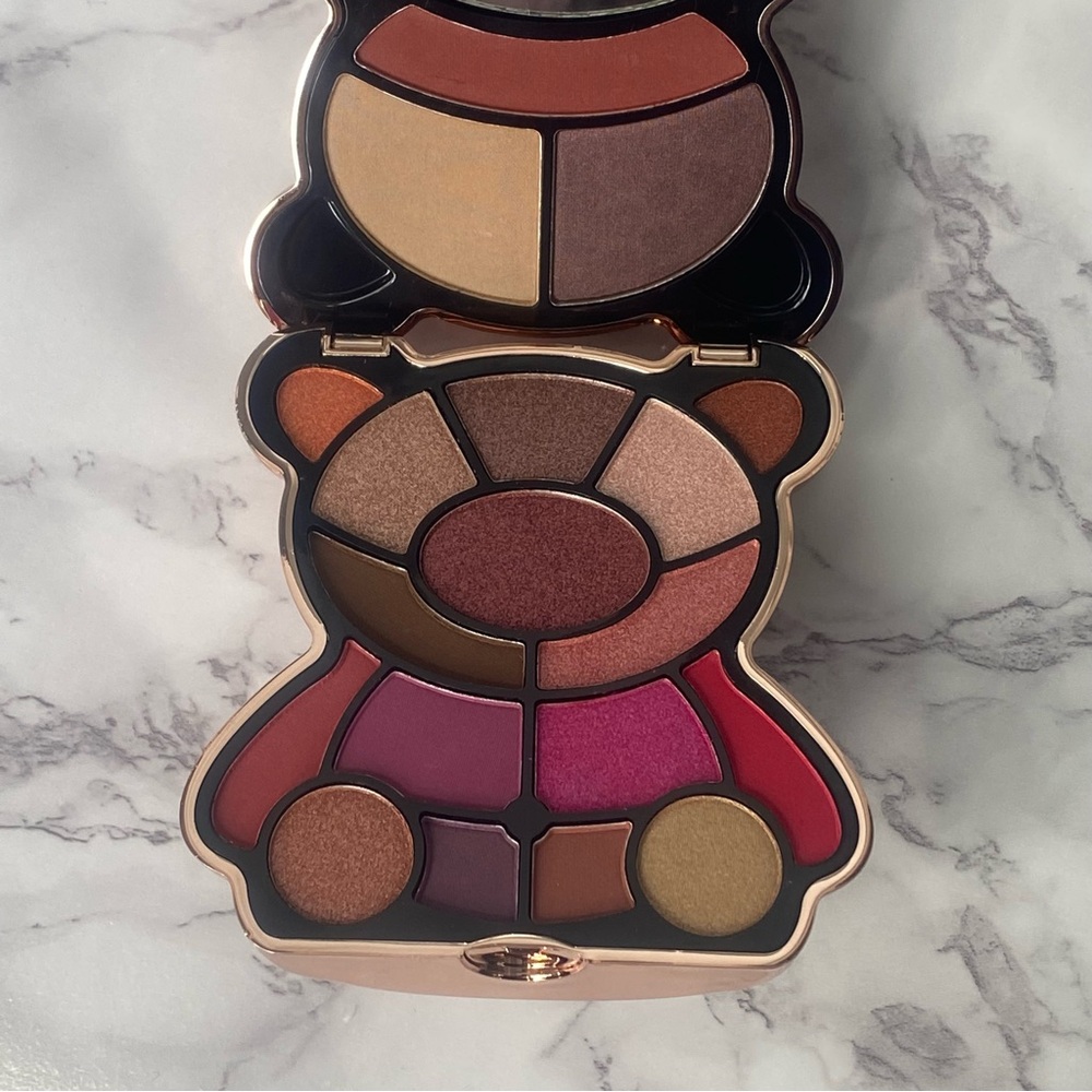 I Heart Revolution Teddy Bear Eyeshadow Palette Rosie - Picture 2 of 16